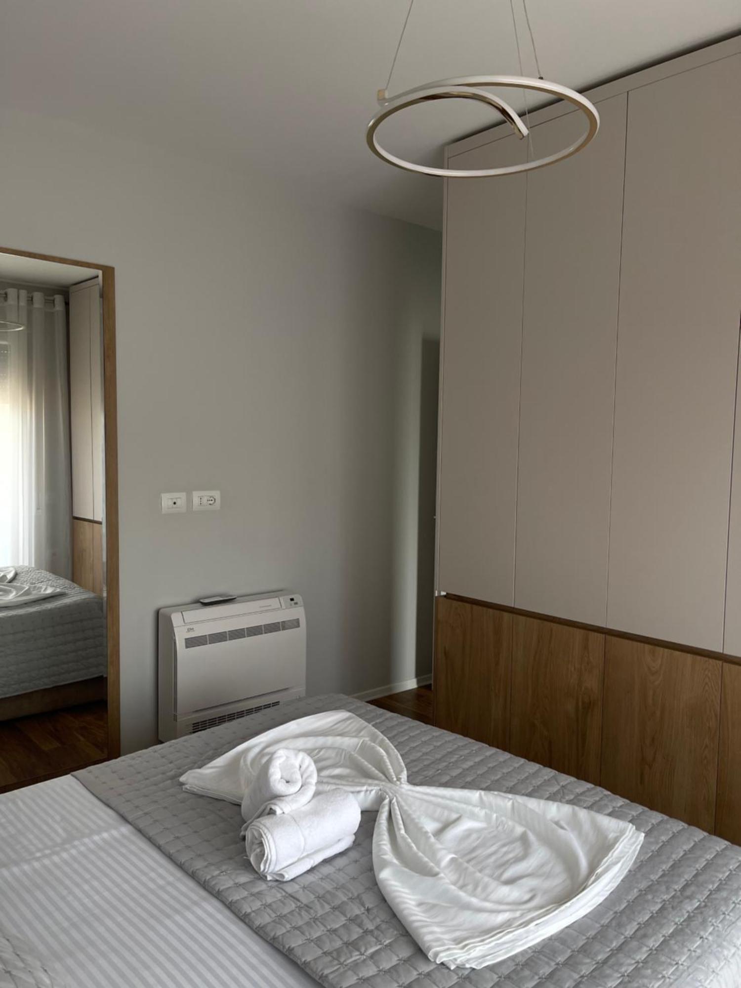 New Bazaar, Grand Apartment Tirana Exterior photo